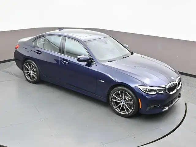 2022 BMW 3 Series 330e x-DRIVE PREMIUM ESSENTIAL PACKAGE, MOONRO dans Autos et camions dans Ville d’Halifax - Image 36