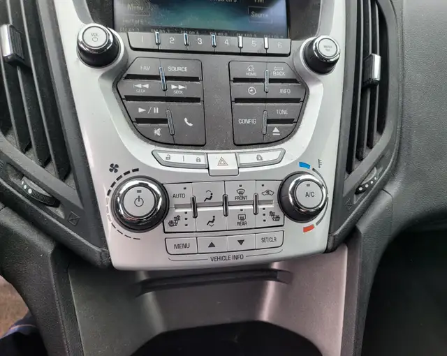 2012 Chevrolet Equinox in Cars & Trucks in Hamilton - Image 14