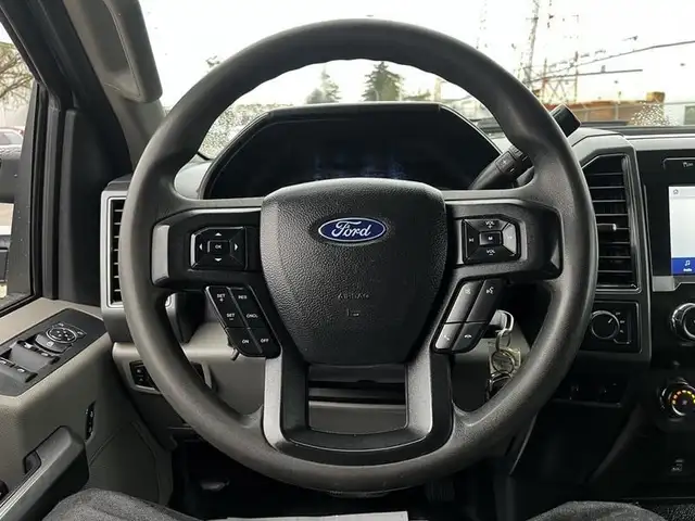 2020 Ford F-350 SD XLT Crew Cab 4WD in Cars & Trucks in Richmond - Image 28