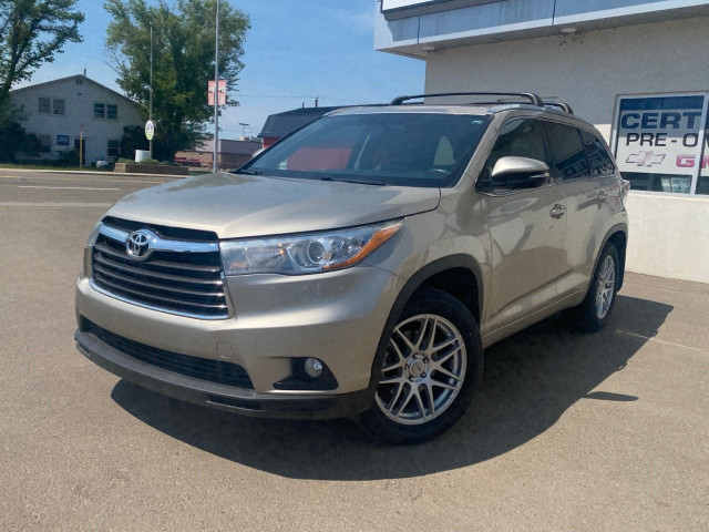 2016 Toyota Highlander in Cars & Trucks in Medicine Hat