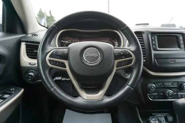 2017 Jeep Cherokee in Cars & Trucks in Oakville / Halton Region - Image 11