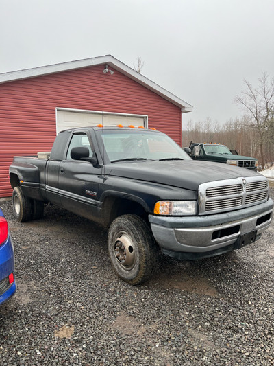 1999 Dodge Ram 3500 SLT LARAMIE 6speed manual 4x4