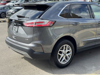 This ACCIDENT FREE Ford Edge SEL comes loaded with a reliable and responsive 2.0L TURBOCHARGED motor... (image 4)