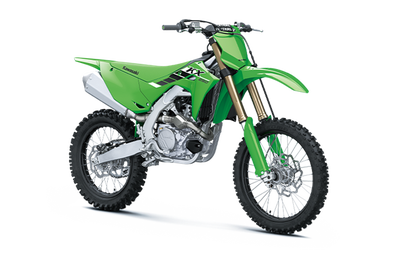 CARACTÉRISTIQUES SUPPLÉMENTAIRES DU VÉHICULE: NOUVEAU système d'échappement pour une puissance accru...