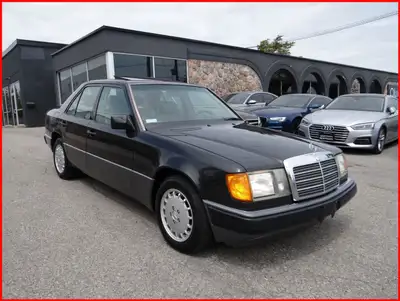 1993 MERCEDES-BENZ E300 RARE FIND! NOT TOO MANY AROUND! CARFAX VERIFIED, CLEAN TITLE, NO ACCIDENTS !...