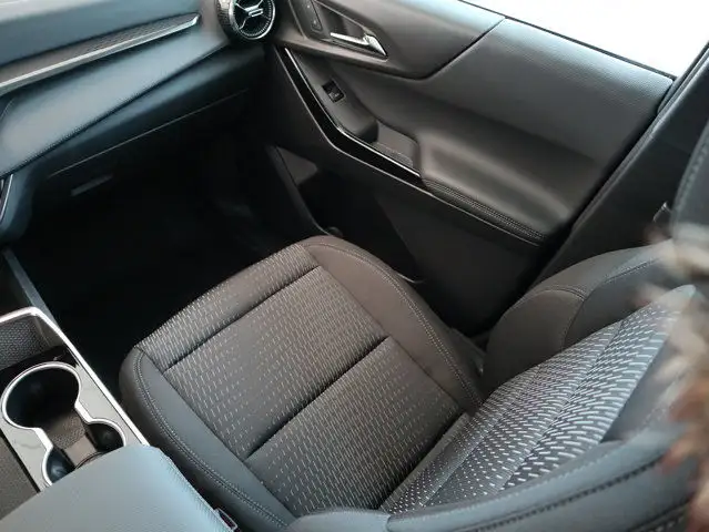 2025 Chevrolet Equinox FWD LT in Cars & Trucks in Lloydminster - Image 16