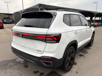 2025 VOLKSWAGEN TAOS COMFORTLINE BLACK EDITION | 4MOTION | ACCIDENT FREE CARFAX | ONE OWNER | REMOTE... (image 6)