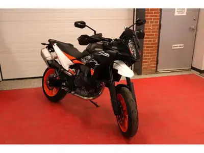 2024 KTM 890 SMT