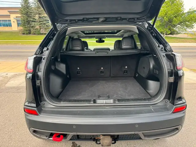 2019 Jeep Cherokee Trailhawk 3.2L 4WD in Cars & Trucks in Calgary - Image 20