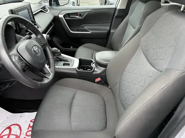 Toyota RAV4 XLE 2022 AWD - BAS MILLAGE - in Cars & Trucks in Québec City - Image 12
