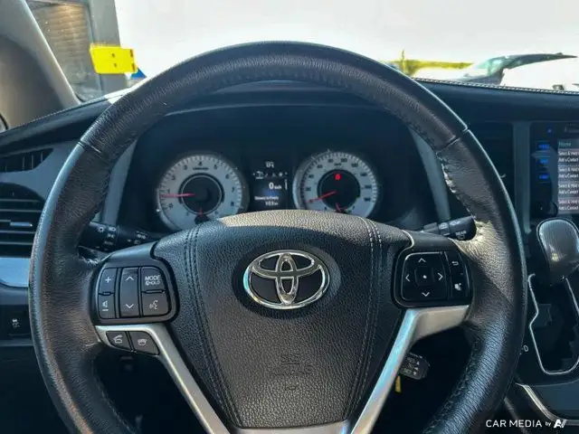 2017 Toyota Sienna SE | Leather | Power Sliding Doors | Back Up in Cars & Trucks in Saskatoon - Image 19