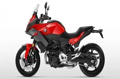 2025 BMW F 900 XR – Sport Touring Comfort with Premium BMW Cases Now available at Kelowna Powersport...