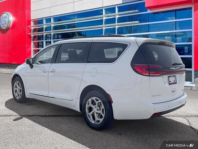 2023 Chrysler Pacifica Limited | Leather | Nav | Moonroof in Cars & Trucks in Guelph - Image 4
