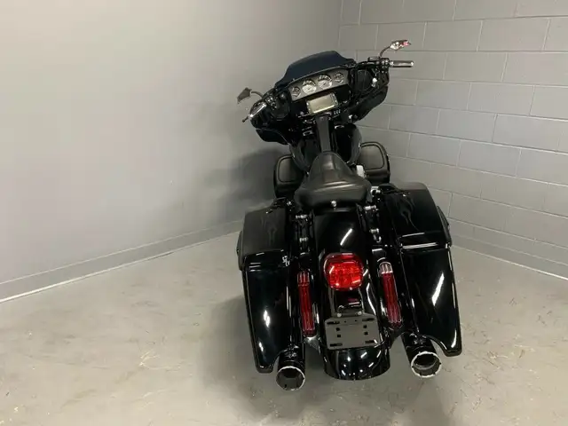 2016 Harley-Davidson CVO Street Glide in Street, Cruisers & Choppers in Oshawa / Durham Region - Image 9