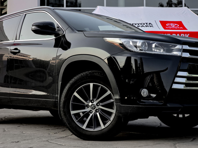 2018 Toyota Highlander AWD XLE in Cars & Trucks in City of Toronto - Image 3