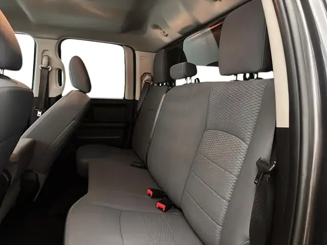 2019 Ram 1500 Classic Quad Cab 4x4 v6 3,6L Boite fermee Camera 6 in Cars & Trucks in Laval / North Shore - Image 12