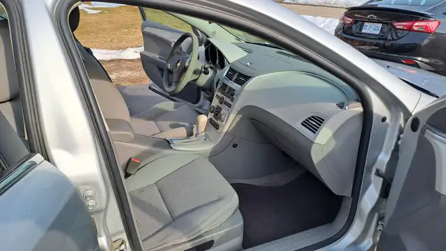 2011 Chevrolet Malibu LS in Cars & Trucks in Barrie - Image 10