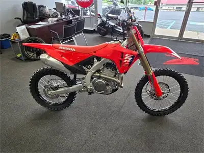 Honda CRF250R: 250cc Competition The Honda CRF250R stacks the deck when it comes to torque and midra...