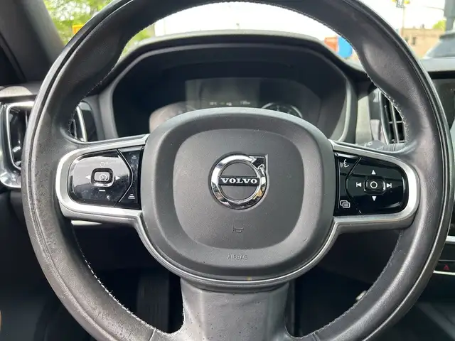 2019 Volvo V60 Cross Country Momentum in Cars & Trucks in Calgary - Image 17