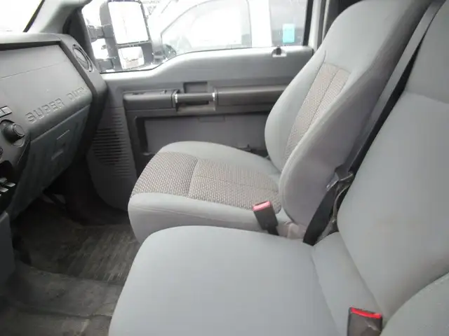 2012 Ford Super Duty F-350 à roues arrière simples KINGCAB F 350 in Cars & Trucks in Laval / North Shore - Image 7