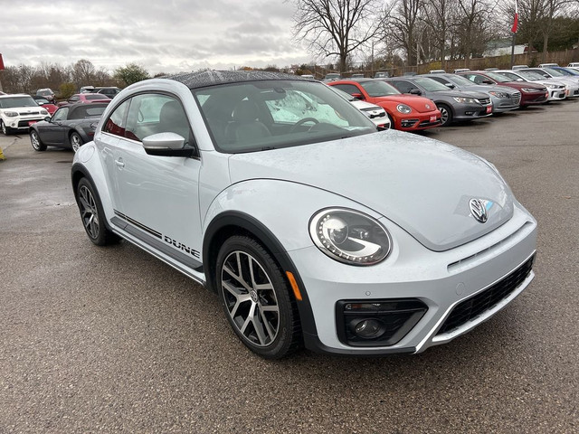  2018 Volkswagen Beetle DUNE, NAV, BLIND SPOT MONITORS, KEEP LAN in Cars & Trucks in London - Image 4