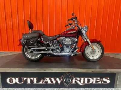 This low mileage amazing condition Fatboy is itching to take you down the road! At only 7988kms the...