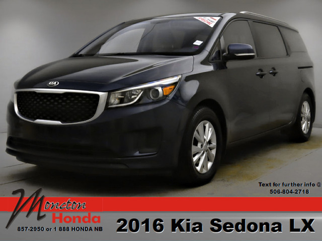  2016 Kia Sedona LX in Cars & Trucks in Moncton