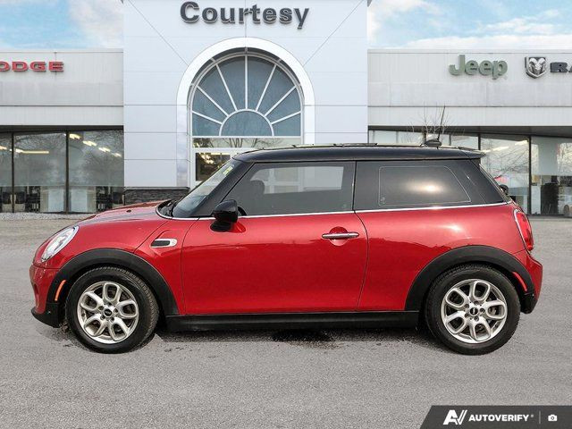 2016 MINI Cooper Hardtop Manual Transmission | Heated Front in Cars & Trucks in Calgary - Image 3
