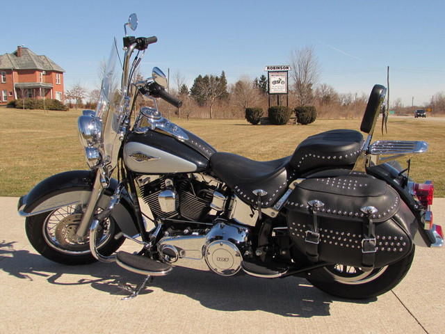  2012 Harley-Davidson FLSTC Heritage Softail Classic Low 21,000  in Street, Cruisers & Choppers in Leamington - Image 3
