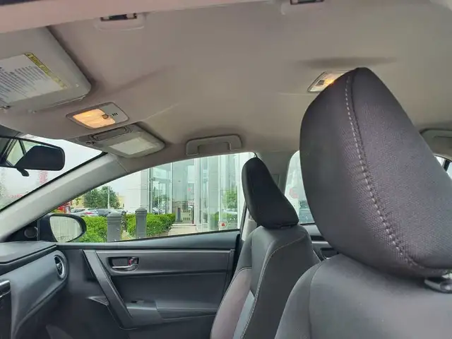 2017 Toyota Corolla 4dr Sdn CVT LE | Auto | Power Group dans Autos et camions dans Ville de Toronto - Image 12