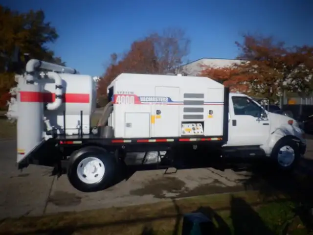 2006 ford F-650 Vacuum Truck 2WD Diesel in Heavy Trucks in Richmond - Image 6