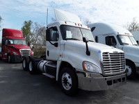Ryder Stock ID: 684774 Transmission Type/Speed: Auto 13 Engine: DIESEL DD15 GHG'17 475/1650 Horse Po... (image 4)