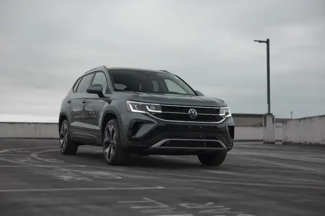 2023 Volkswagen Taos in Cars & Trucks in Delta/Surrey/Langley - Image 3