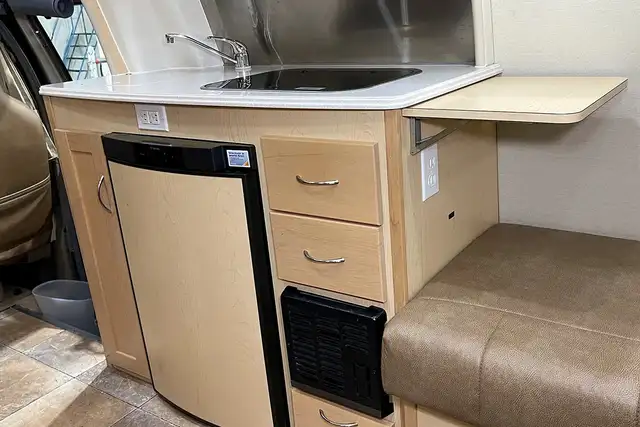 2012 Pleasure-Way Excel TS – Pre-Owned Class B Motorhome. in RVs & Motorhomes in Red Deer - Image 26