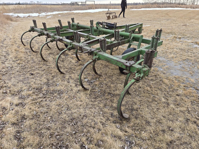 John Deere 16 Ft Deep Tillage Cultivator 100 in Farming Equipment in Edmonton - Image 4