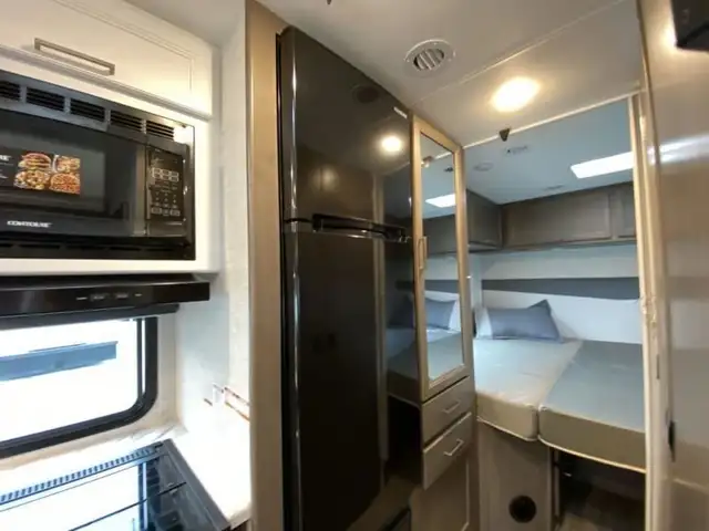 2024 Thor Motor Coach Four Winds 25V in RVs & Motorhomes in Abbotsford - Image 12
