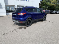 Bluetooth, SiriusXM, Heated Seats! The Escape is a Top Safety Pick award winner from the Insurance I... (image 4)