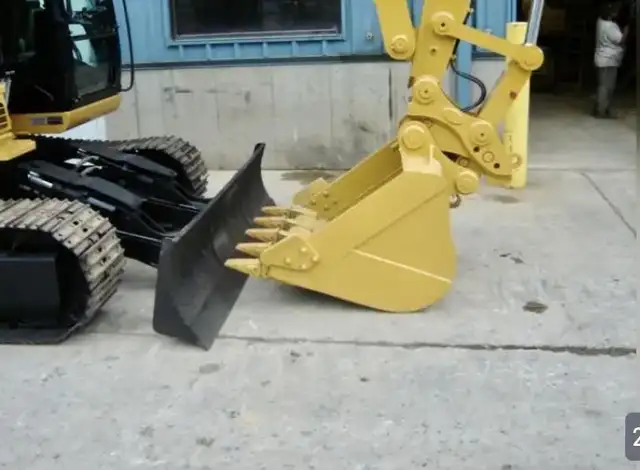 2015 CAT 311F in Heavy Equipment in City of Halifax - Image 3