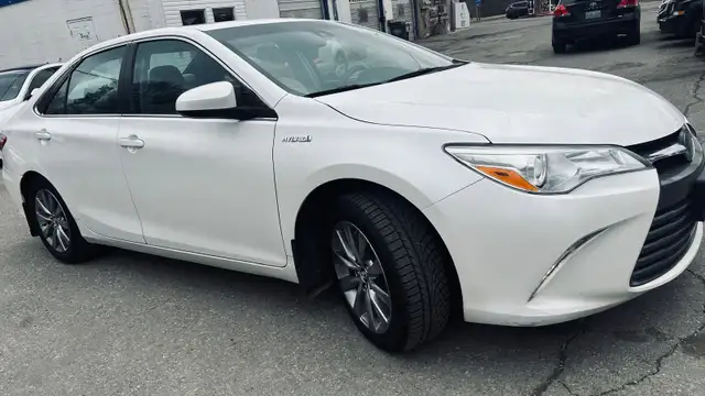 2017 Toyota Camry Hybrid XLE in Cars & Trucks in Oakville / Halton Region - Image 4