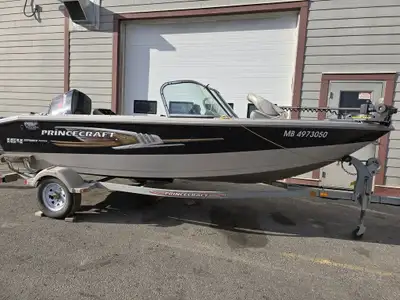 164SS 2 stroke 125 HP Mercury motor . Comes with Lowrance fish finder.
