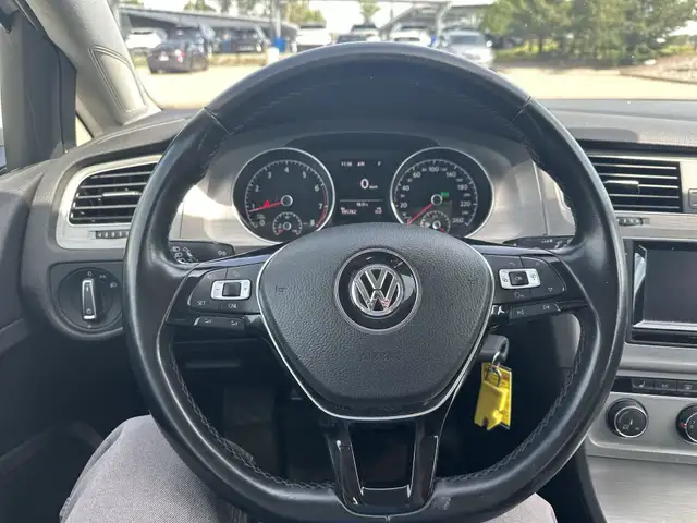 2015 Volkswagen Golf 1.8 TSI Trendline l Clean CarFax l Hatchbac in Cars & Trucks in Calgary - Image 15