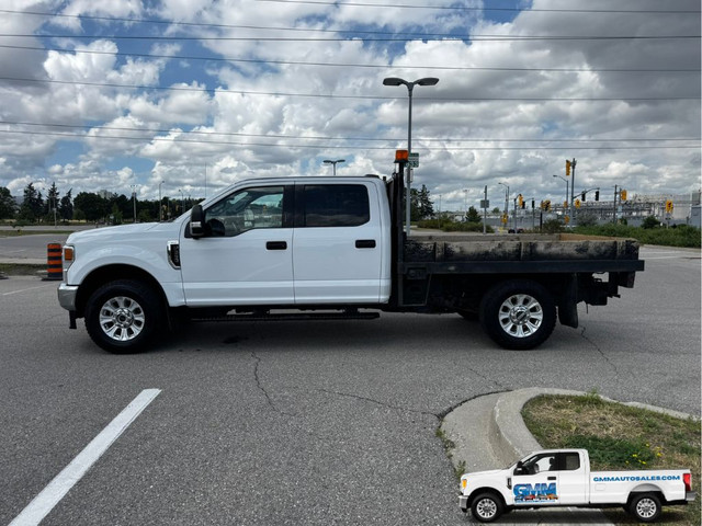 2020 Ford F-350 XLT Crew Cab Flat Bed 4WD in Cars & Trucks in City of Toronto - Image 4