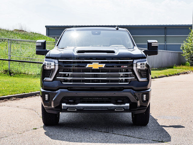 2025 Chevrolet Silverado 3500HD LT in Cars & Trucks in Strathcona County - Image 3