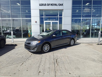 2014 Toyota Camry LE LOW MILEAGE / SERVICE HISTORY / CLEAN