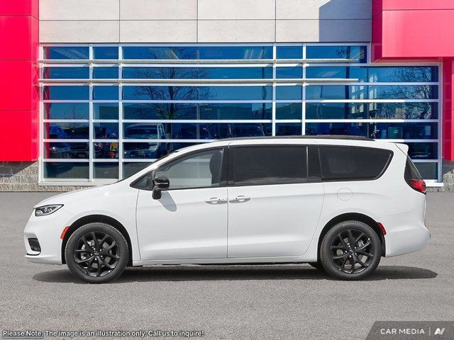 2025 Chrysler Pacifica Limited in Cars & Trucks in Guelph - Image 4