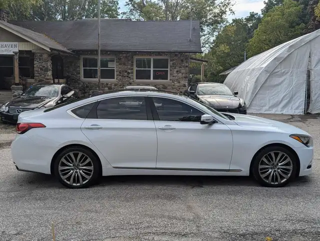 2015 Hyundai Genesis Ultimate dans Autos et camions dans London - Image 7