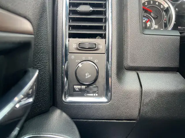 2014 Ram 1500 4WD Crew Cab 140.5" Laramie in Cars & Trucks in City of Toronto - Image 34
