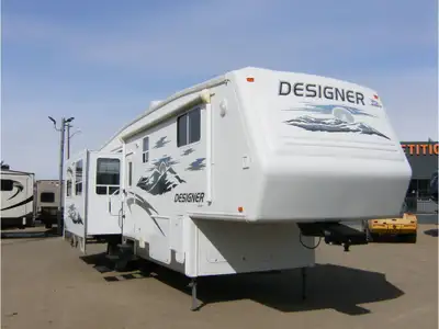 3 Slides, Sleeps 4 with an Onan 5500 Generator! Call Dealership for more details on this 5th Wheel!...