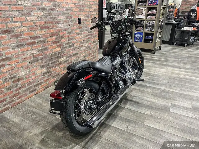 2025 Harley-Davidson FXBB - Street Bob FXBB STREET BOB in Street, Cruisers & Choppers in Calgary - Image 6