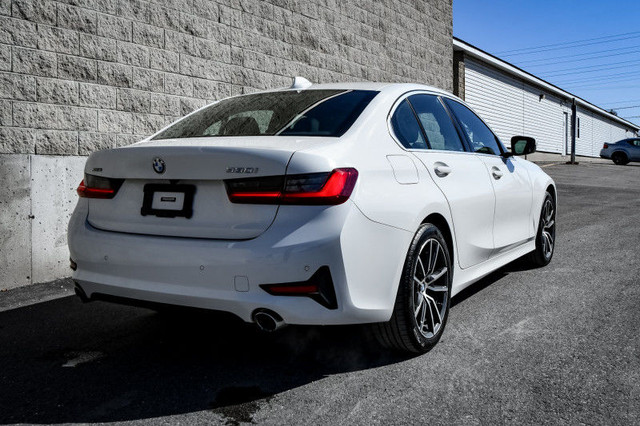 2022 BMW 3 Series 330i xDrive • SUNROOF • HEATED SEATS • REMOTE  in Cars & Trucks in Kingston - Image 3